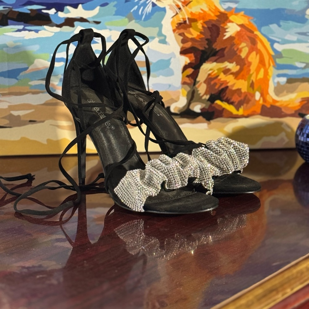 Shoedazzle black Lionna heel